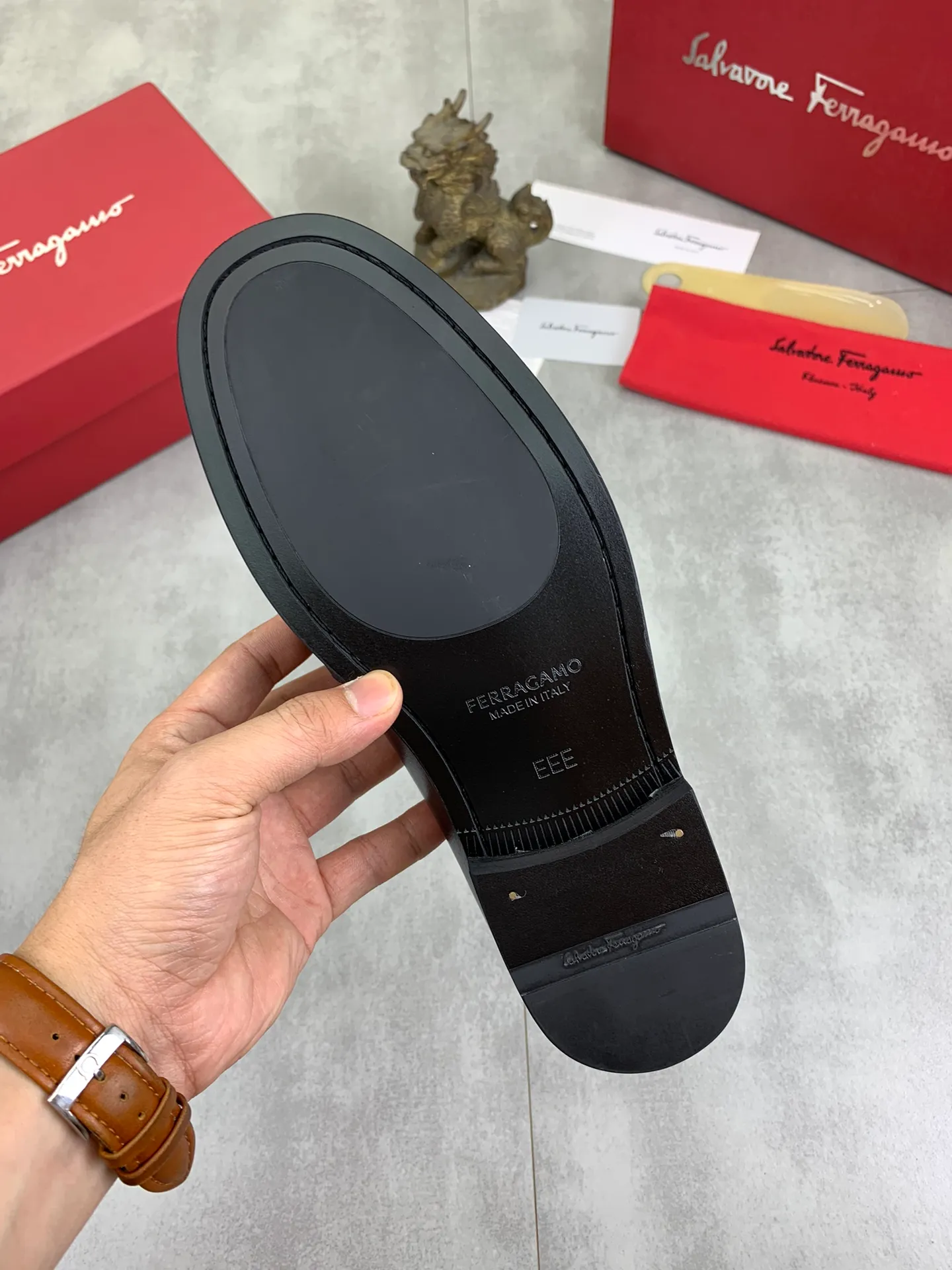 Men's Men's Shoes 💰P460💰[New Style] Water-dyed Niuli 🆘[Salvatore Ferragamo] Ferragamo's latest casual business leather shoes for men! Available at counters simultaneously! The fabric is made of specially imported original calfskin, the lining is made of imported water-dyed cowhide, and the original combination outsole is absolutely luxurious and leads the fashion trend. Matching code: 38-45; 2️⃣ colors available